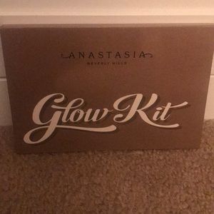 Anastasia glow kit